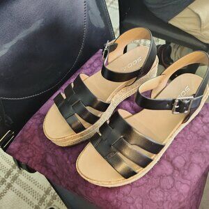 Women’s Soda Sandals – Black Strap with Wedge Heel – Size 9